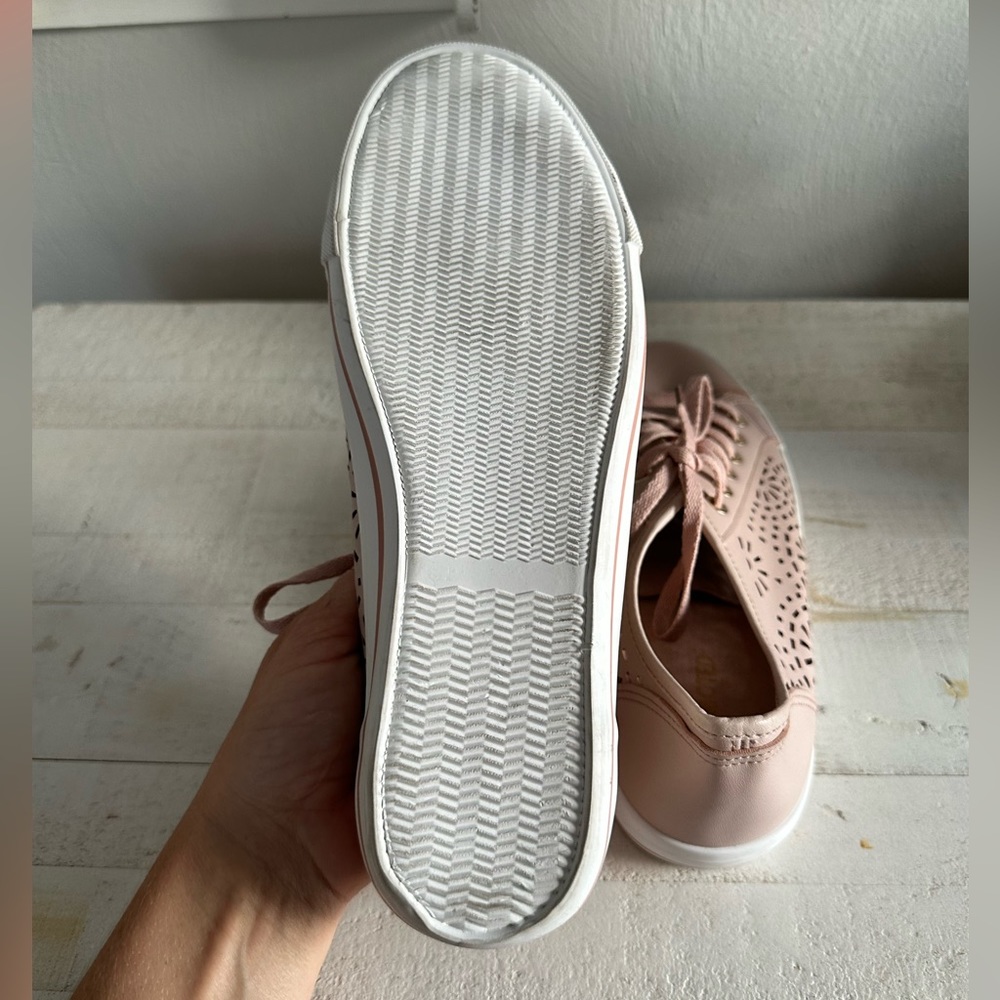 Restricted pink eyelet perforated sneakers sz: 9 - Picture 4 of 6